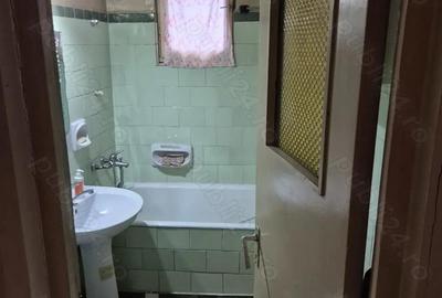 Vand apartament cu 3 camere + balcon - 1