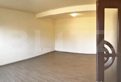 Casă cu 7 camere cu Teren 445 Mp în Central - 18