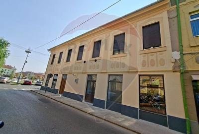 Spațiu comercial, de 75 mp, în Central - 4