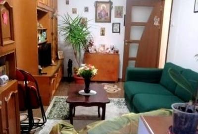 Apartament cu 3 camere semidecomandat, mobilat în Casa de Cultură