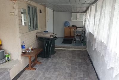 Casa batraneasca , foisor si teren de vanzare - 1