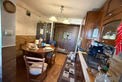 Apartament cu 3 camere semidecomandat în Craiovița Nouă - 11