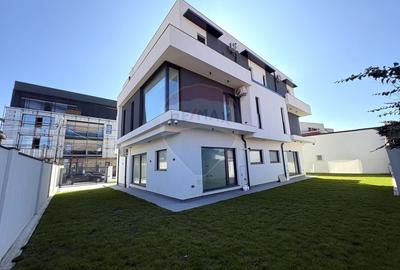 Casă cu 8 camere cu Teren 700 Mp în Faleza Nord - 12