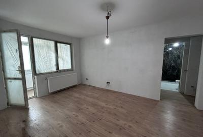 Apartament cu 3 camere semidecomandat în Hristo Botev - 2