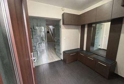 Casă individuală cu 6 camere cu Canalizare în Central - 2