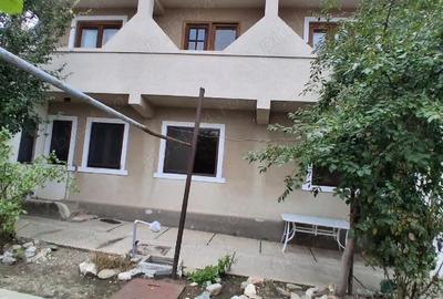 Casă cu Teren 600 Mp în Central - 2