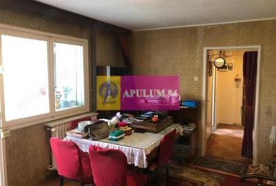 Apartament cu 3 camere semidecomandat în Alexandru Obregia