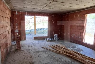 Casa la rosu de vanzare, cu 3 camere, 105 mp, zona Sigmir - 5