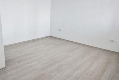 Apartament cu 2 camere decomandat în Micro 21