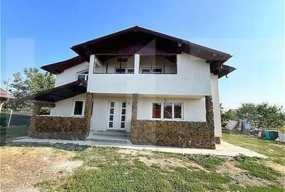 Casă cu 7 camere cu Teren 1200 Mp în Central