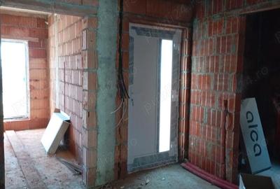 Casă cu Teren 325 Mp în Ghiroda