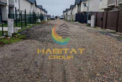 Duplex cu 4 camere cu Canalizare în Exterior Est - 1