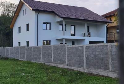 Casă cu 5 camere în Bârsești - 1
