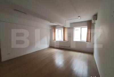 Spațiu comercial, de 500 mp, în Central - 3