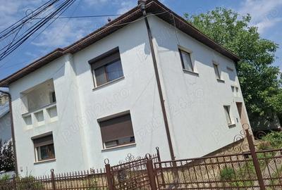 Casă cu 6 camere cu Teren 495 Mp în Central - 1