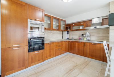 Apartament cu 6 camere decomandat, mobilat în Unirii - 1