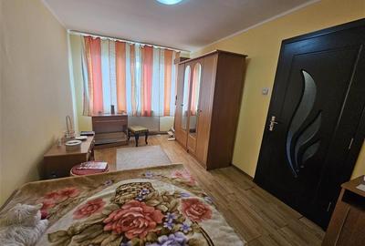 Apartament cu 2 camere semidecomandat, mobilat în Micro I - 3