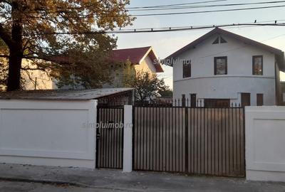 Casă cu 4 camere cu Canalizare în Giurgiului