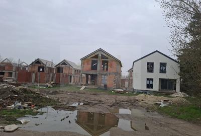 Casă cu 4 camere în 1 Decembrie - 12