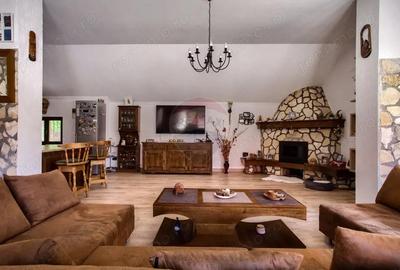 Casa cu 2 corpuri, piscina ?i 3.235 mp teren in Ghioroc - 2