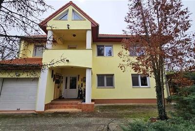 Casă cu 8 camere în Central