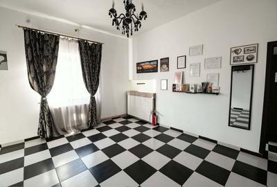 Spațiu comercial, de 144 mp, în Central - 4