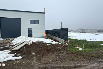 Spațiu comercial, de 300 mp, în Central - 8