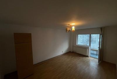 Apartament cu 3 camere decomandat în Dacia
