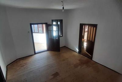 Casă cu 4 camere în Central - 4