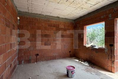 Casă cu 4 camere cu Teren 200 Mp în Malu Mare - 1