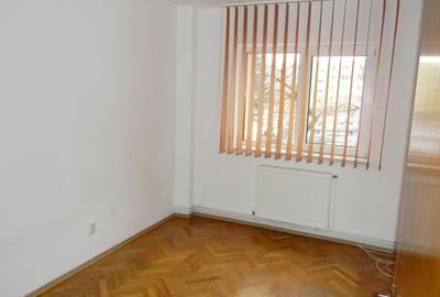 Apartament cu 3 camere, bucataria mobilata-utilata - 7