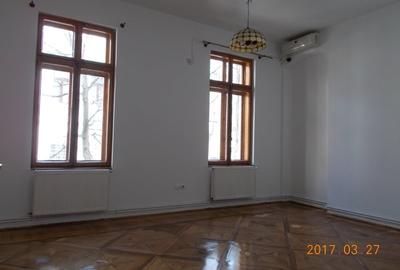 Casă cu 7 camere cu Canalizare în Cișmigiu - 2