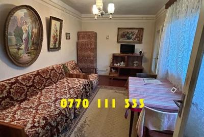 Casa 3 camere, baie, bucatarie plus garaj, Zona Centrala