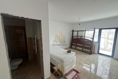 Casa/Vila de vanzare in Moieciu de jos, Drumul Carului 10 camere - 11