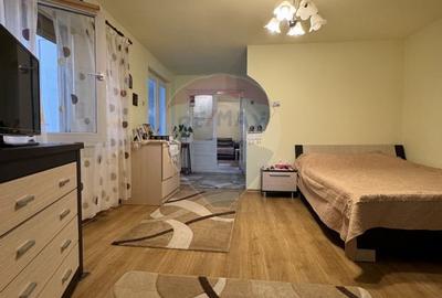 Casă cu 4 camere cu Teren 330 Mp în Central - 1