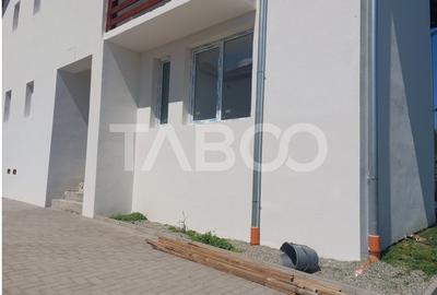 Duplex de vanzare 150 mp P+1E 4 camere 145 mp teren liber Cisnadie