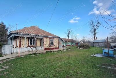 Casă cu 5 camere cu Teren 1638 Mp în Tufești - 1