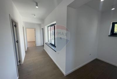 Casa / Vila cu 4 camere de vanzare in zona Nord - 14
