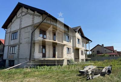 Casă individuală cu 8 camere cu Canalizare în Micești - 1