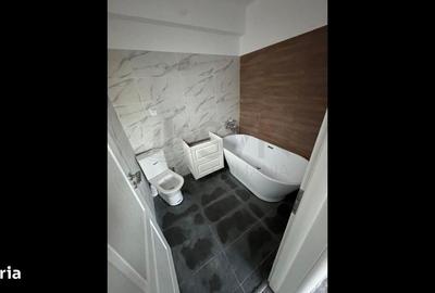 Casă cu 4 camere cu Teren 400 Mp în Central - 2