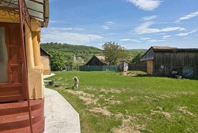 Casă cu Teren 1280 Mp în Alămor - 1