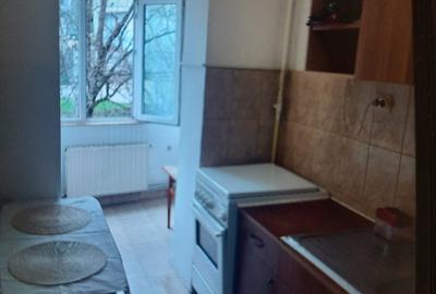 De inchiriat garsoniera pe str GLORIEI De inchiriat garsoniera pe str GLORIEI - 3