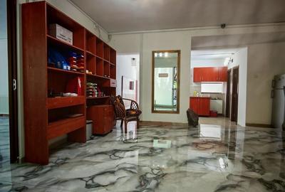 Casă cu 4 camere în Aleea Carpați - 7
