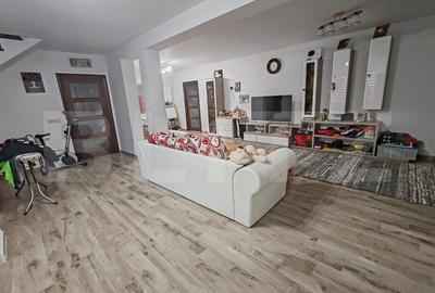 Casa +anexe de vanzare