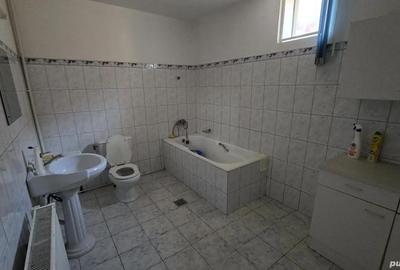 Casă cu 9 camere cu Teren 1000 Mp în Mărăcineni - 2