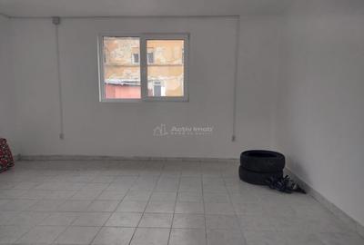 Spațiu comercial, de 40 mp, în Central - 4