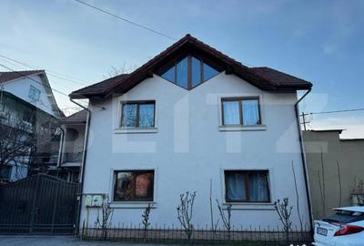 Casă cu 9 camere cu Teren 680 Mp în Cetate