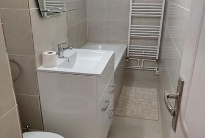 Apartament cu 3 camere semidecomandat în Craiovița Nouă - 3