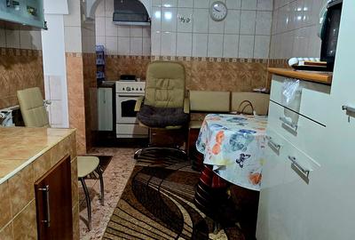 Targoviste,  Calea București,  bloc O1, vanzare apartament 4camere - 12