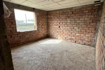 Casă cu Teren 2000 Mp în Căldărușeanca - 2